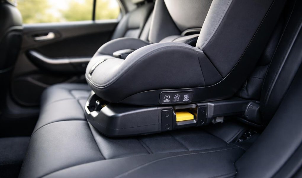 voiture-moderne-siege-enfant-isofix