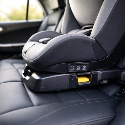voiture-moderne-siege-enfant-isofix