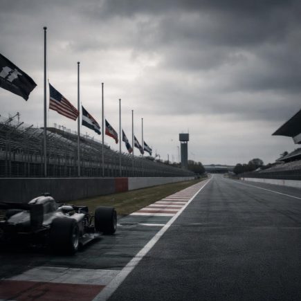 circuit-formule1-vide-ciel-gris